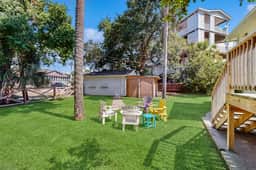 Charming home with enclosed porch, WiFi, & central AC - walk to beach and shops - Image 3