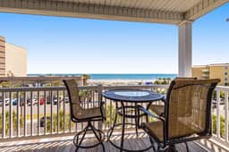 Third-floor condo with views of the ocean & shared pool - Image 2