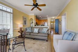 Third-floor condo with views of the ocean & shared pool - Image 5