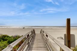 Oceanfront Property 'Folly Drifter' w/ Beach Access & Private Deck - Image 3