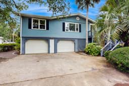 Peaceful Isle of Palms escape with grill and patio - Image 4