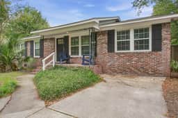 Charming dog-friendly home with enclosed yard, fast WiFi, & washer/dryer - Image 2