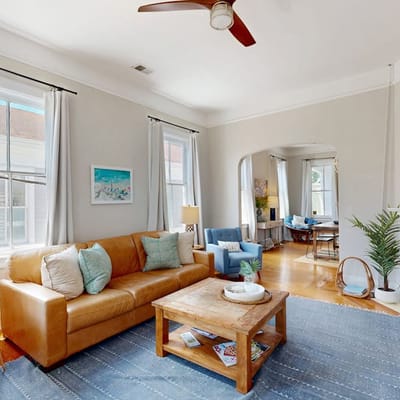 Historic upstairs condo in downtown Charleston w/free WiFi - perfect for groups
