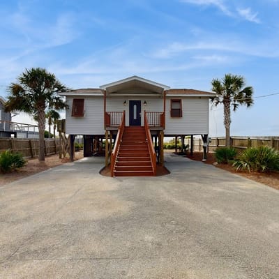 Oceanfront Property 'Folly Drifter' w/ Beach Access & Private Deck