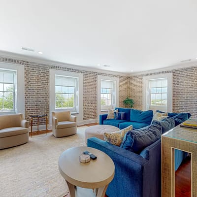 Rainbow Row Pied-À-Terre Condo in Charleston
