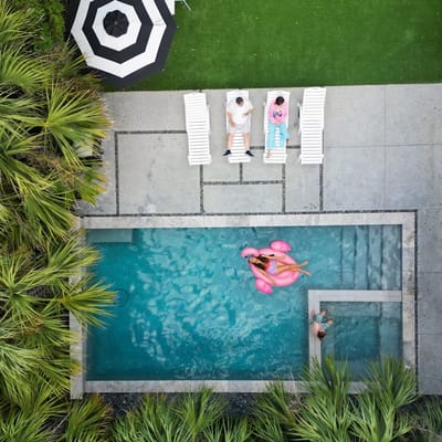Recently updated bungalow w/pool & spa - dog friendly, short walk to beach