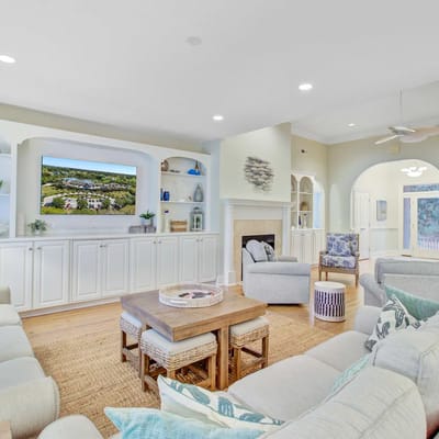 Sunny island home with golf course view, pool, tennis, washer/dryer, & AC