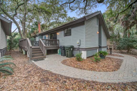 Kiawah Resort snowbird hideaway with AC, steps to beach, near golf & tennis - Image 1