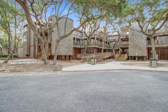 Second floor oceanfront villa with deck & full kitchen super close to the beach - Image 1