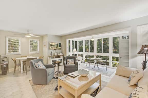 First floor ocean area condo with sunroom/ Free WiFi - close to the beach/ park - Image 1