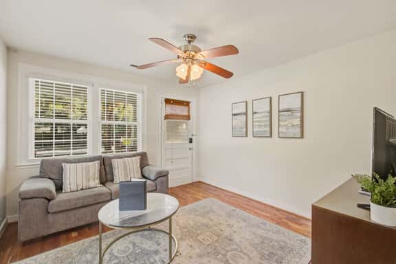 Quiet Retreat Near Downtown Charleston - Image 1