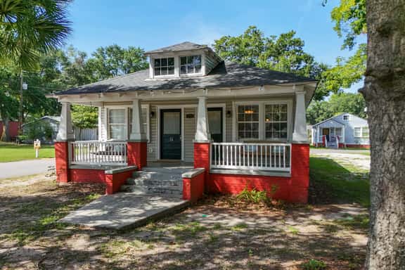 Charming Charleston Bungalow Near Park Circle - Image 1