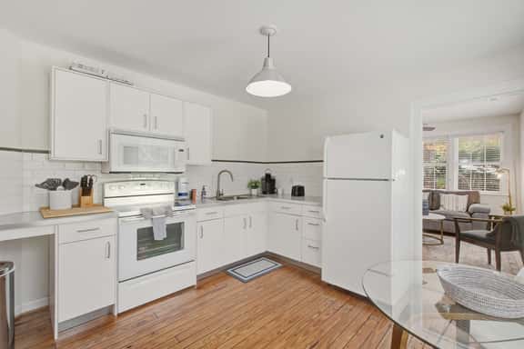 Charming Charleston Bungalow Near Downtown w/ WiFi and AC - Image 1
