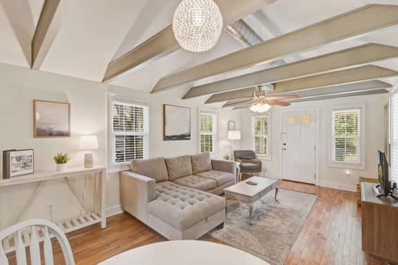 Stylish Bungalow Stay Near Downtown Charleston - Image 1
