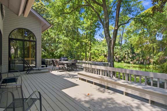Private home with large deck and views of a lagoon – walk or bike to the beach - Image 1