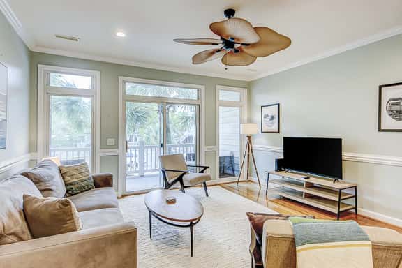 Beachy, three-story villa w/ deck & shared pool - walk downtown & to the beach - Image 1