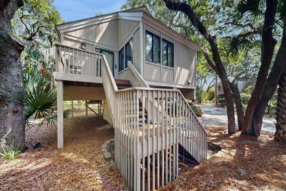Comfy Golf View Cottage with WiFi, a Shared Pool, Central AC, Private Washer/Dryer - Image 1
