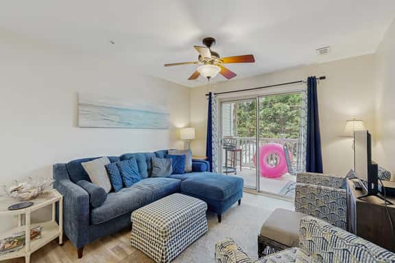 Lovely condo with marsh view, shaded balcony, central AC - 1 mile to Folly Beach - Image 1