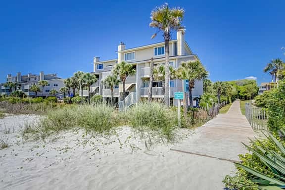 Oceanfront beach condo with WiFi, washer/dryer, pool - snowbirds welcome - Image 1