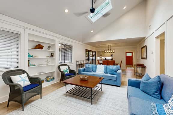 Updated cottage with beautiful views & screened porch - easy walk to beach/ park - Image 1