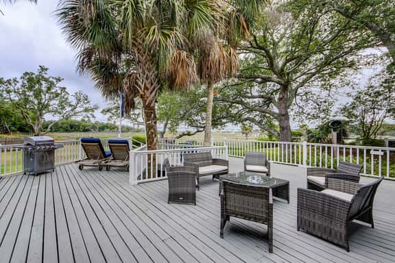 Beautiful home on lush lot with boardwalk to marsh, large deck, wifi, central ac - Image 1