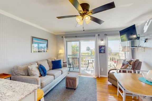 Renovated villa with gorgeous ocean views, pool, grills, & great location - Image 1
