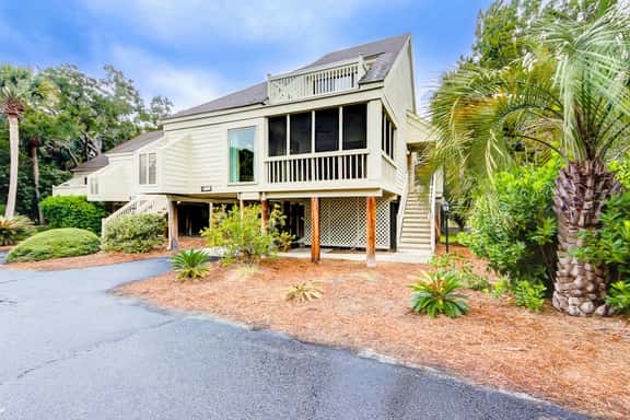 Golf-and-sea villa within walking distance of beach + resort amenities - Image 1