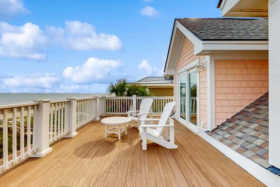 Gorgeous beachfront home with stunning ocean views - walk into town - Image 1
