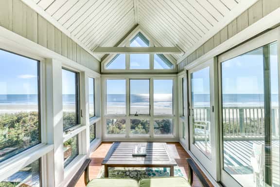 Dog-Friendly Waterfront Condo with Furnished Deck & Beach Views - Image 1