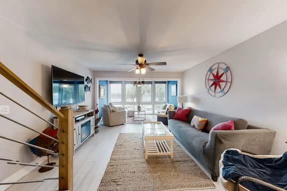 Riverfront condo with great river view, pool & tennis - close to beach & town - Image 1