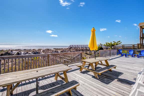 Spacious oceanfront home w/ free WiFi and large deck overlooking the beach - Image 1