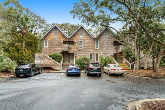 Charming condo with private beach access, on-site golf, high-speed WiFi & AC - Image 1