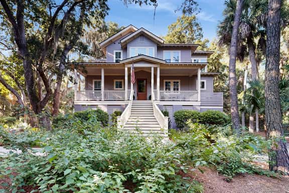 Coastal house with a central location to all island amenities - Image 1