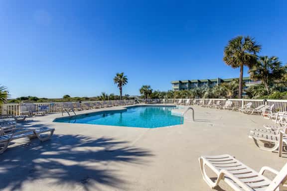 Oceanfront condo with water views, pool, balcony, & easy beach access - Image 1