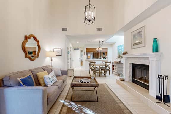 Gorgeous condo w/ shared tennis court & nearby playground - Image 1