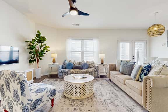 Sunny 2BR Pool View in Pet Friendly Resort w/ Pool Access - Image 1
