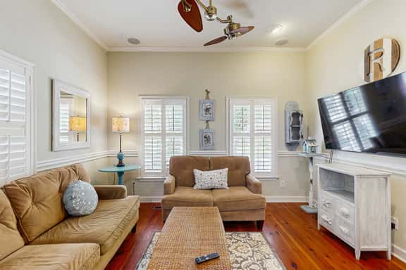 North Central, 30-Day Rental Home w/Double Porches, Garden Patio, and Free WiFi - Image 1