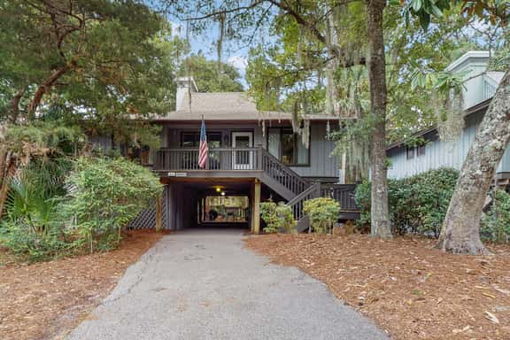 Scenic-view cottage with sunroom, deck, kitchen & pool - close to beach & golf - Image 1