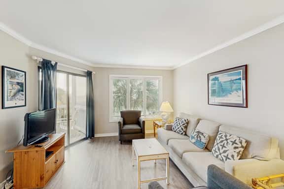 Second-floor villa with lovely ocean views, pickleball, pool & screened deck - Image 1