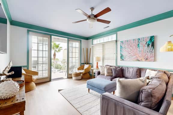 Second-level abode w/ ocean views, private balcony, shared pool - Image 1