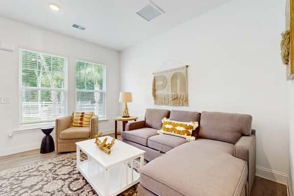 Cozy 2BR Pet Friendly Walkable Resort Cottage w/ Pool Access - Image 1