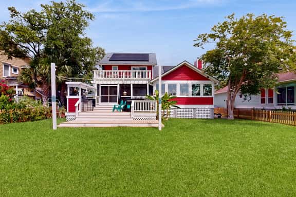 Peaceful home with expansive views of the Ashley River w/ outdoor living space - Image 1