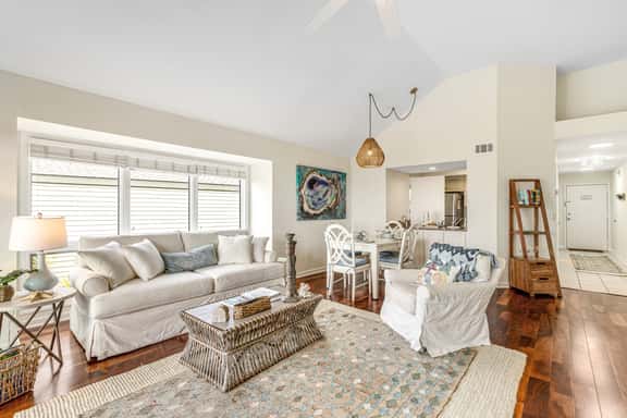 2nd floor villa with water views, lovely balcony & w/d - walk to Beach Club - Image 1