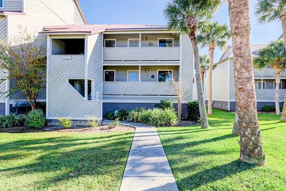Riverfront condo with pool, 2 tennis courts, & screened porch - near beach - Image 1