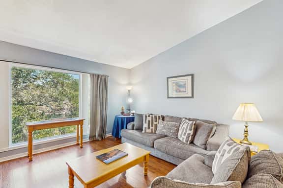 Quaint top floor lagoon view condo w/ community pool access - walk to the beach - Image 1