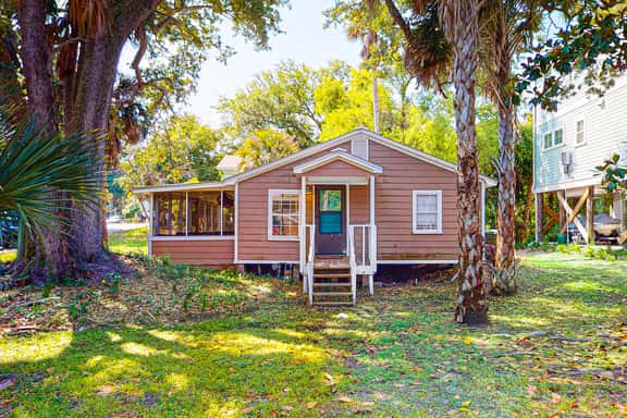 Downtown Folly Beach home with free WiFi, washer/dryer, smart TV, & more - Image 1