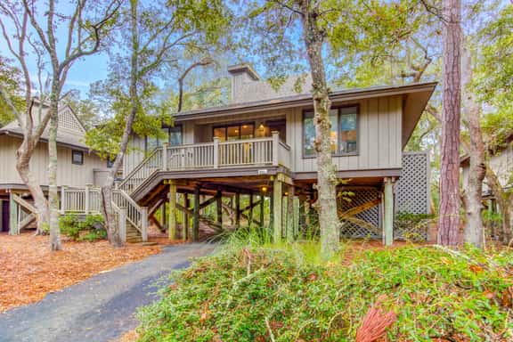 Scenic view cottage w/ Free Wifi - just a short walk to the beach & park - Image 1