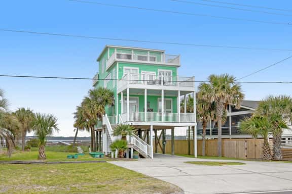 Stunning home with panoramic views and private dock - walk to the beach - Image 1