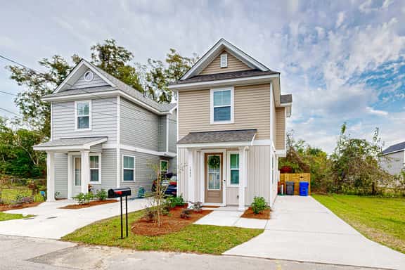 New and Updated Home- Close to charming downtown Charleston - Image 1