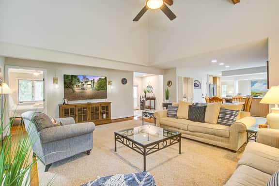 Spacious, dog-friendly home with screened porch, next to the beach path - Image 1